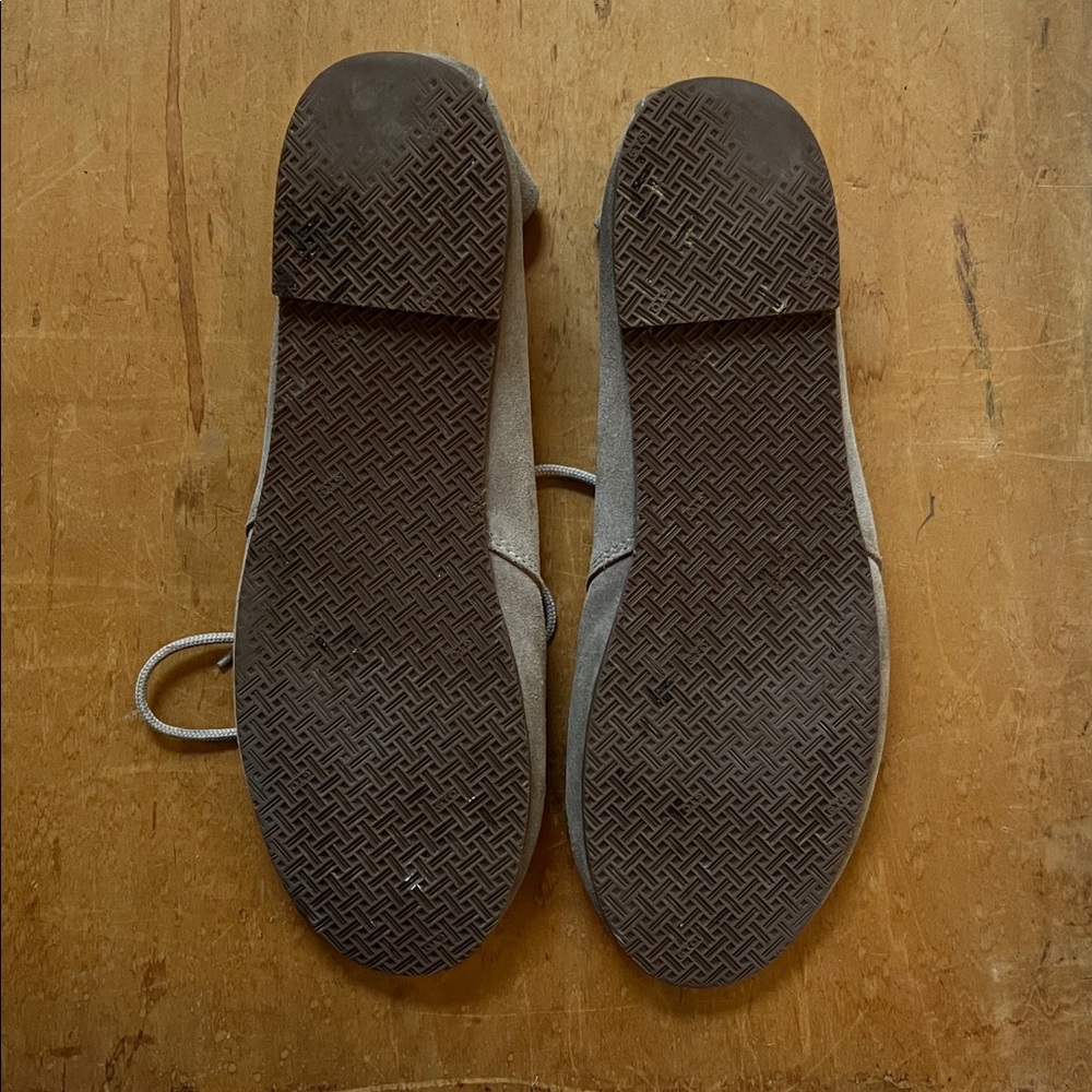 Zuzii Women’s Size 10 Leather Lace Up Shoes Gray Taupe - Picture 3 of 6